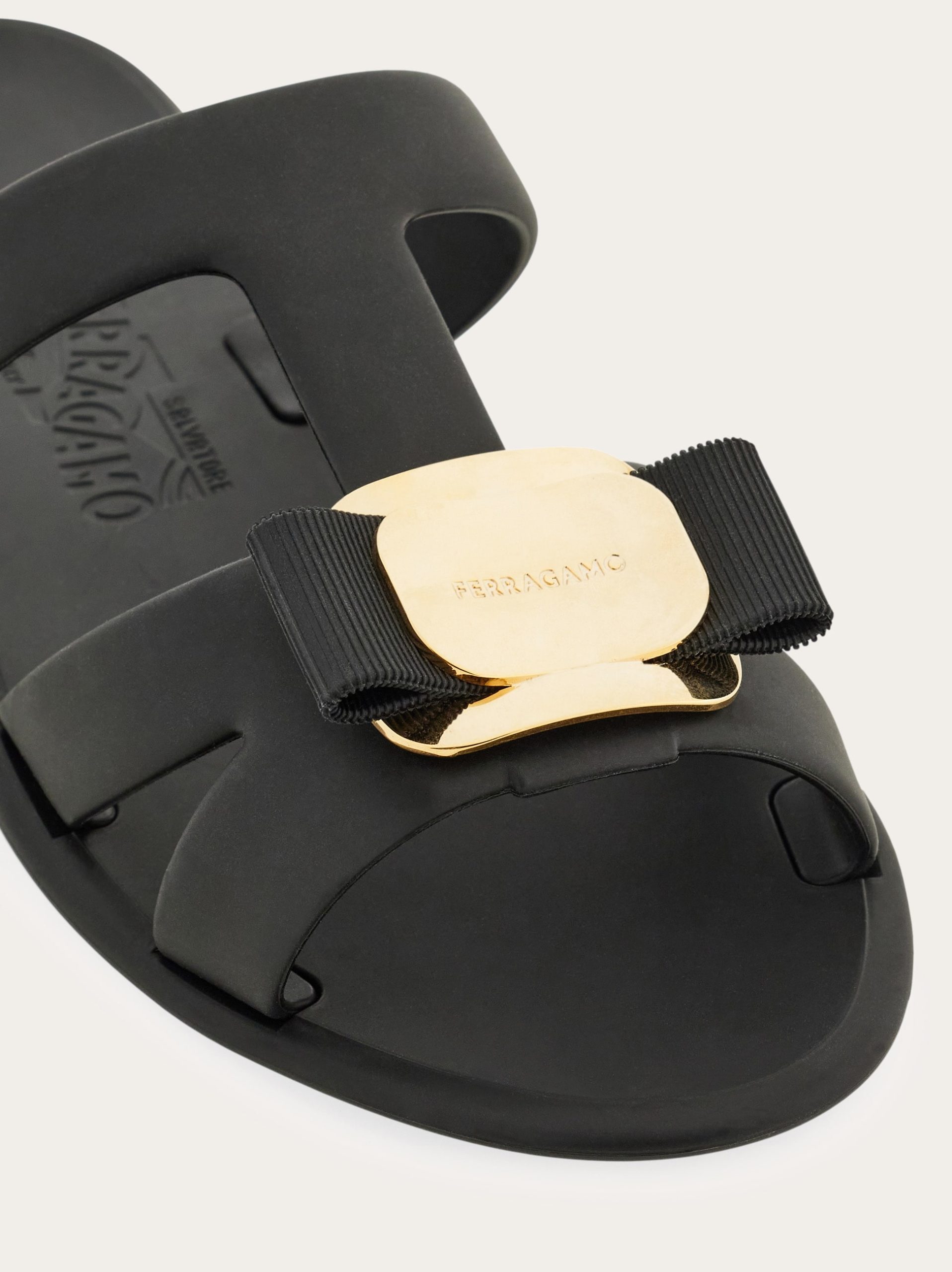 Ferragamo New Vara plate strappy slide - Image 5